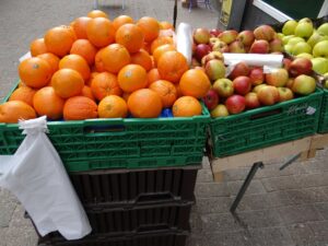 ⚖️ L’interdiction de l’emballage plastique lors la vente des fruits et légumes frais non transformés ne porte pas une atteinte disproportionnée à la liberté d’entreprendre